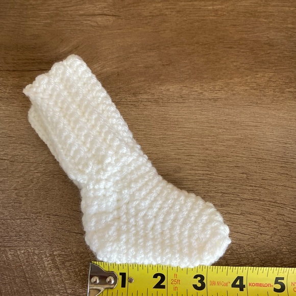 NICU Premature Baby Hat and Bootie Set - Picture 7 of 11